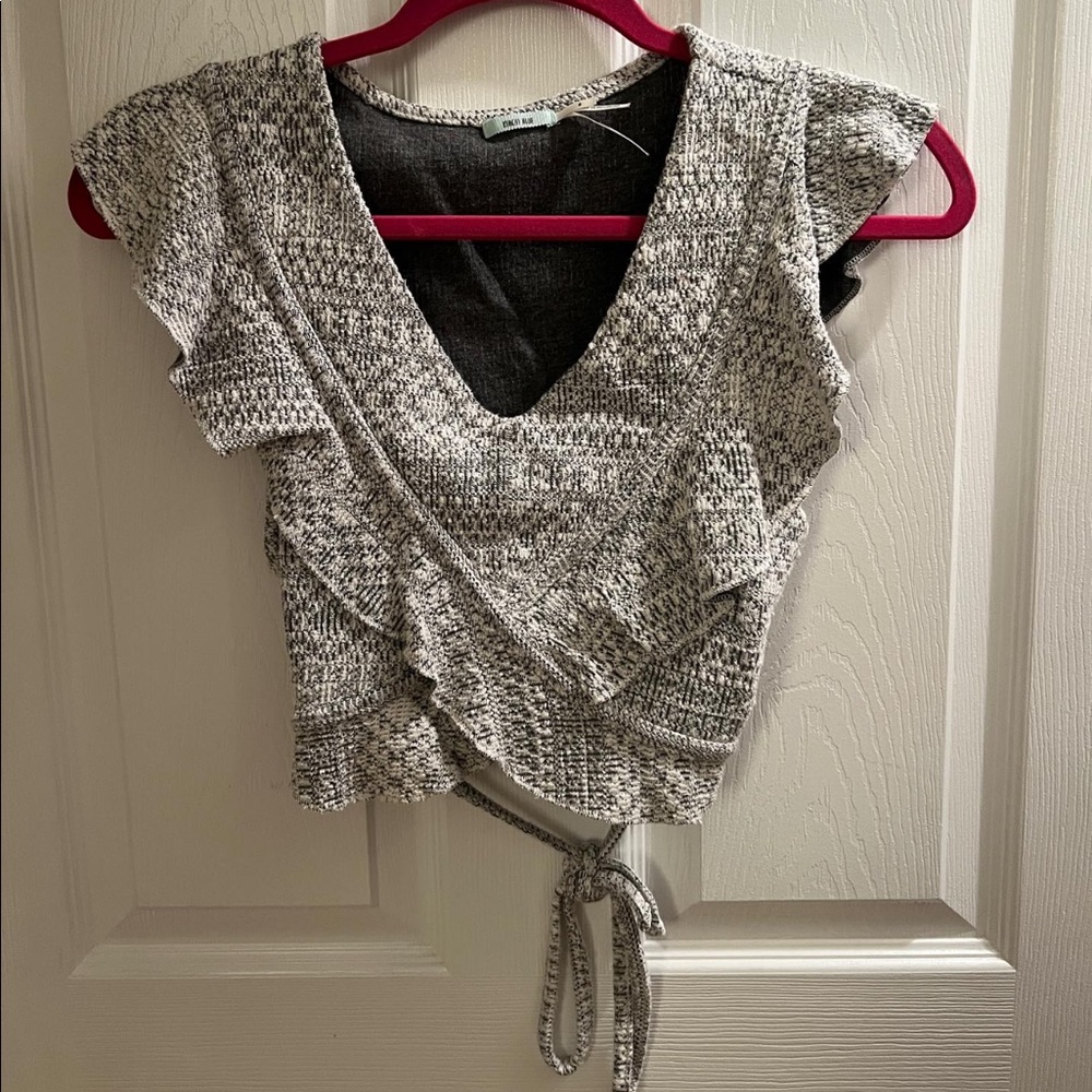 Cropped grey top